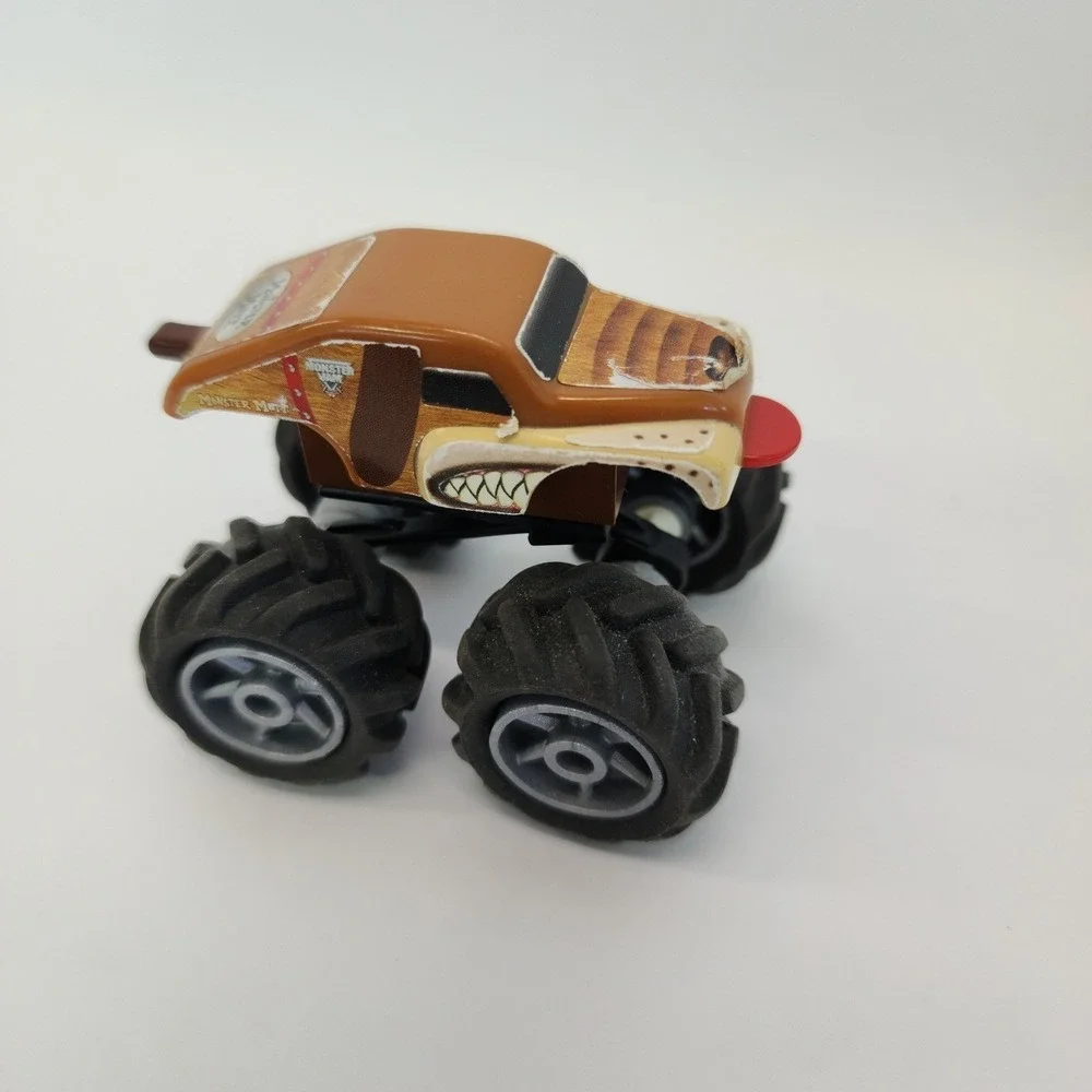Hot Wheels Monster Jam Truck Lot Jurassic Attack Monster Mutt‎ Captains Curse
